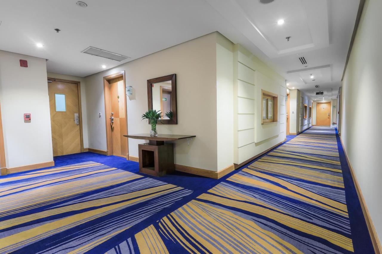 Elaf Al Mashaer Hotel Makkah Mekka Eksteriør billede A corridor in a modern hotel